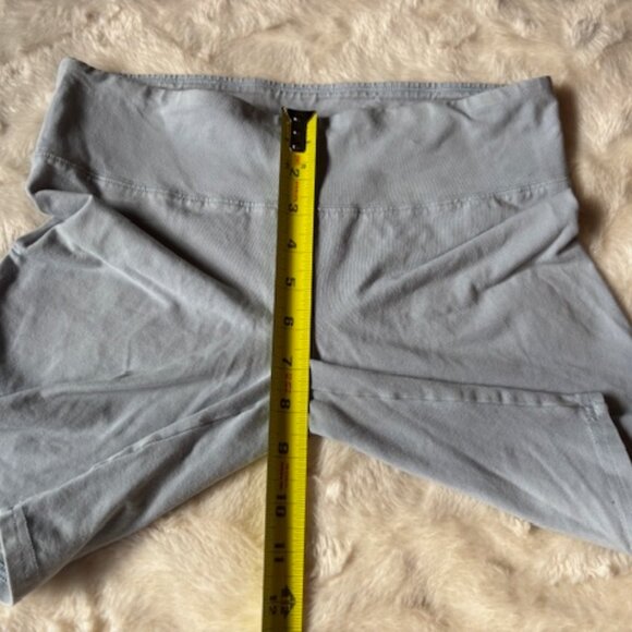 2/$40 TNA Grey Bike Shorts Ladies Size S - Picture 5 of 8